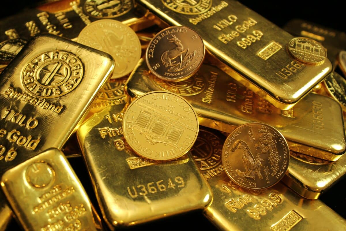 How To Invest In Gold In The UK - Comprehensive Guide 